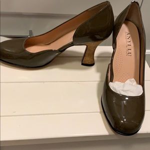 Anyi Lu Olive Brown Cork Heel Pumps